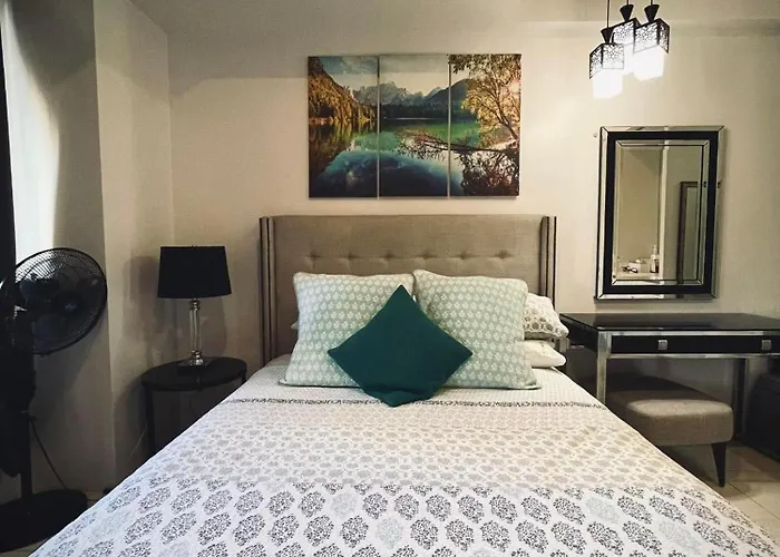 Calyx Residences High End 1 Bedroom Unit 4*
